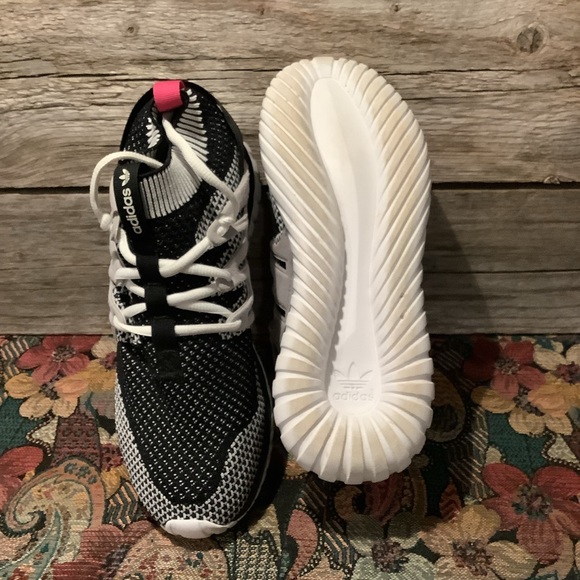 🤡BOGO🤡 ADIDAS Tubular Nova Primeknit in Black & White - Mens 7 EU40 - Picture 7 of 12